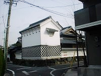 庄内川沿いの土蔵